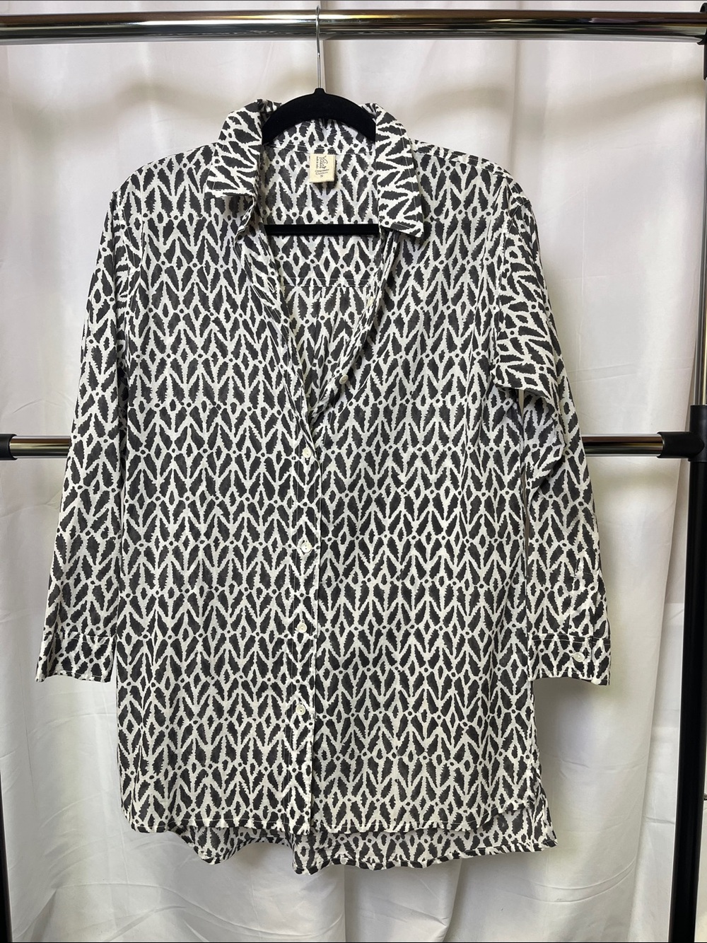 Yala women’s organic cotton tunic grey and white abstract geometric print small
